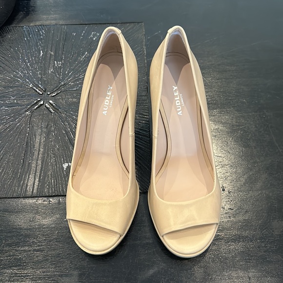 AUDLEY Beige Leather Peep Toes Multicolored Stripey Block Heels Brand New - Picture 3 of 9